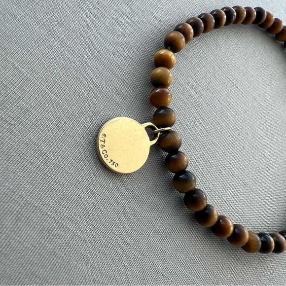 TIFFANY & CO. • Return to Tiffany™ 18K Yellow Gold Tag Tigers Eye Bead Bracelet - Picture 3 of 16